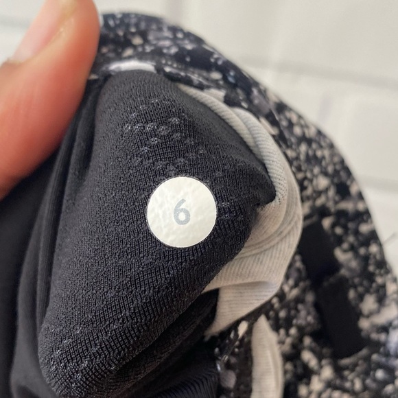 Lululemon Outrun 17" Crop Leggings size 6 - Picture 12 of 12